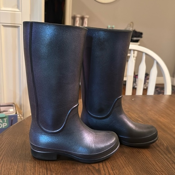 Crocs Girls Iridescent Metallic Rain Boots! Girls Size 4 - Picture 1 of 6
